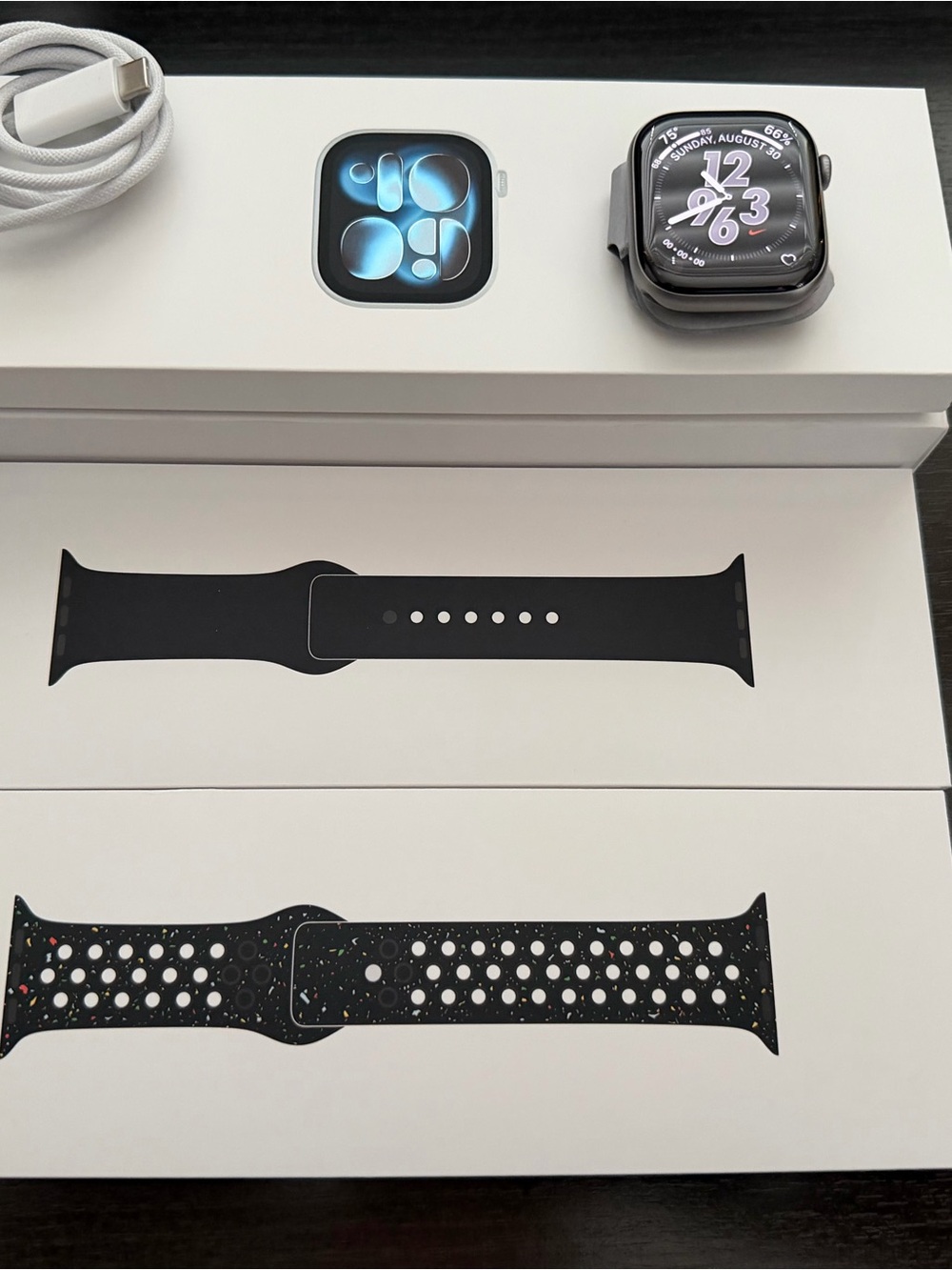 Apple Watch Series 11 Space Gray 46mm plus Nike band